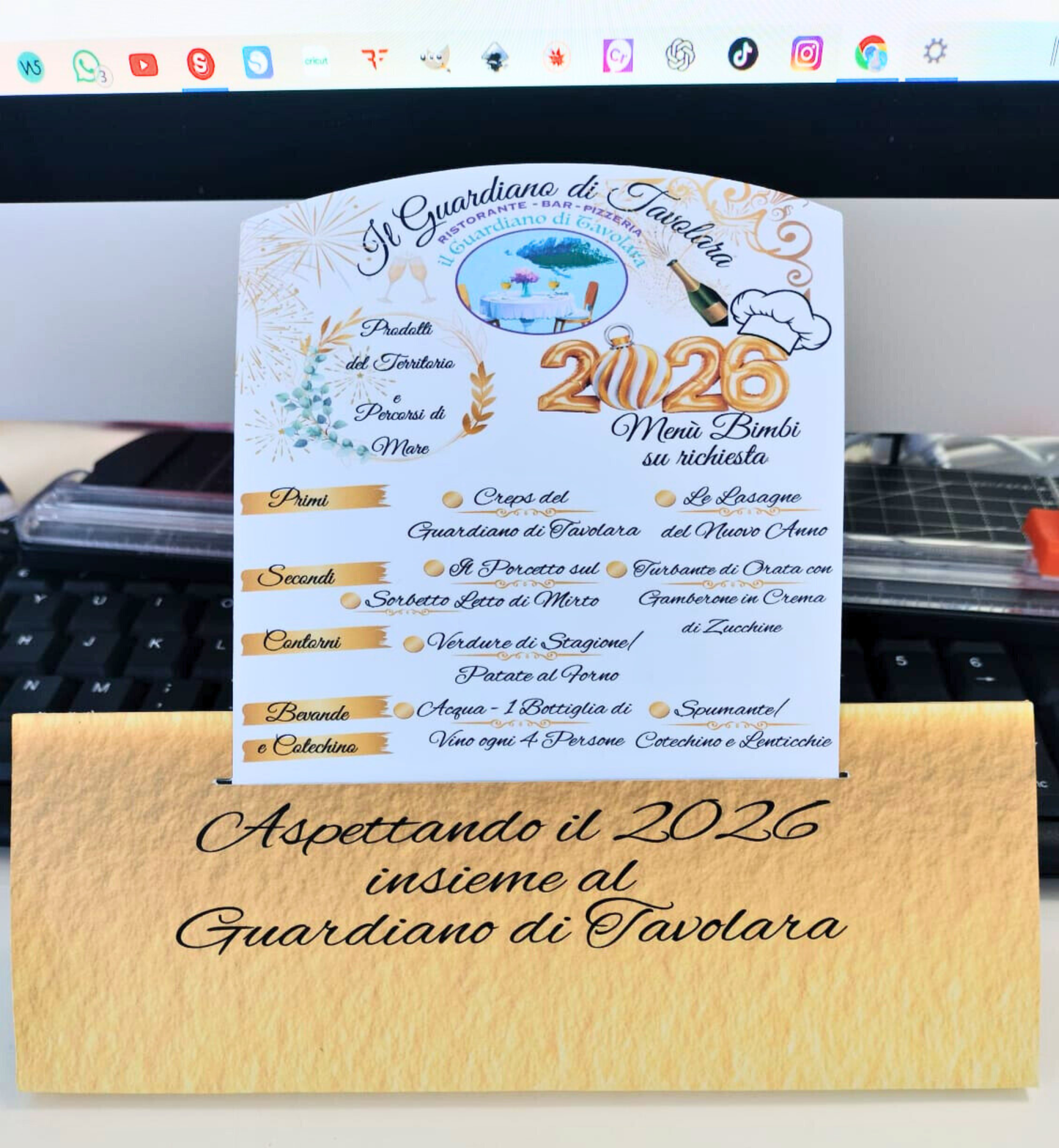 Tableau da Tavolo in Cartoncino Spesso, Personalizzato e Autoportante