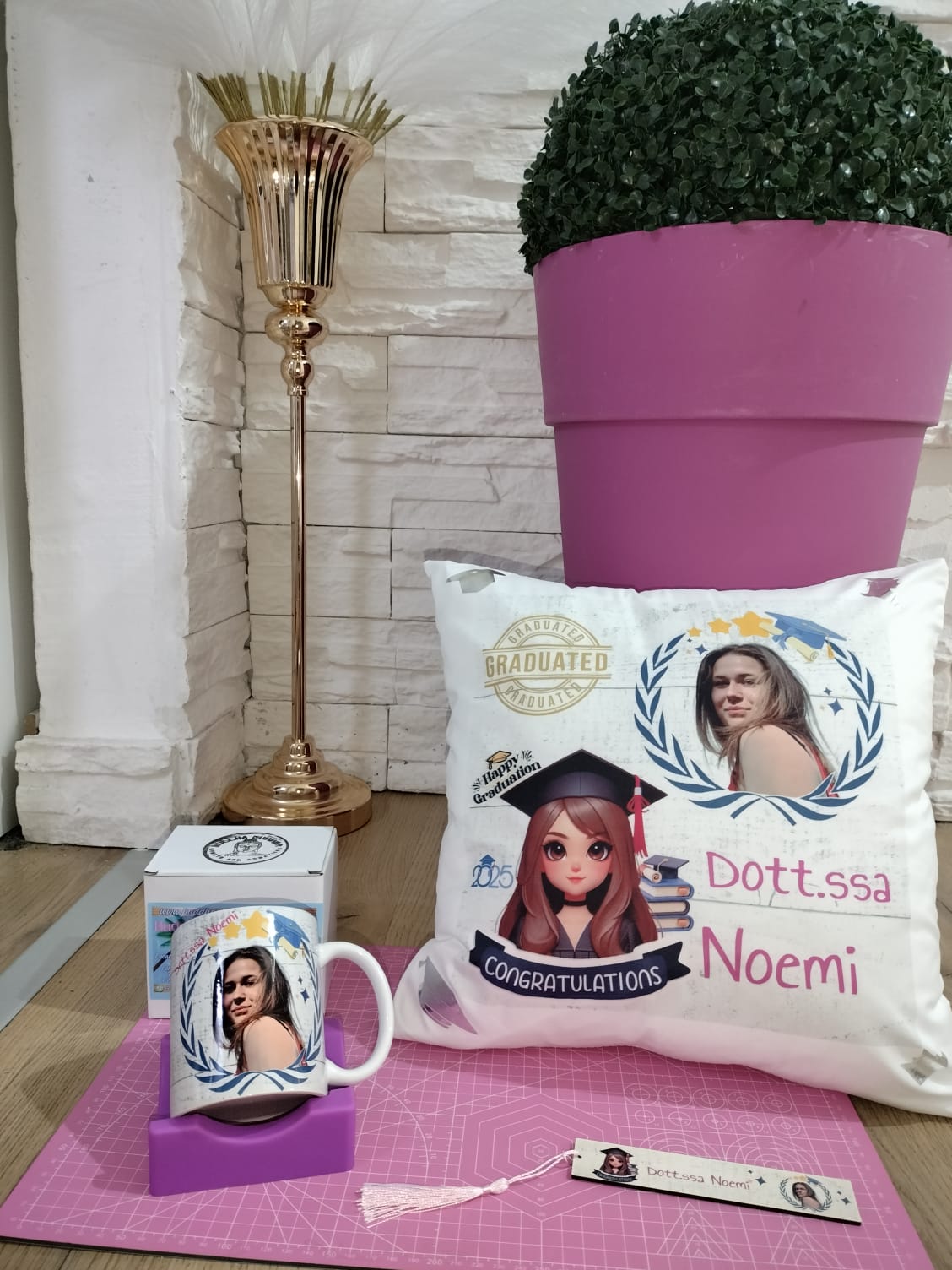 A) Kit Personalizzato Cuscino+Tazza+Segnalibro