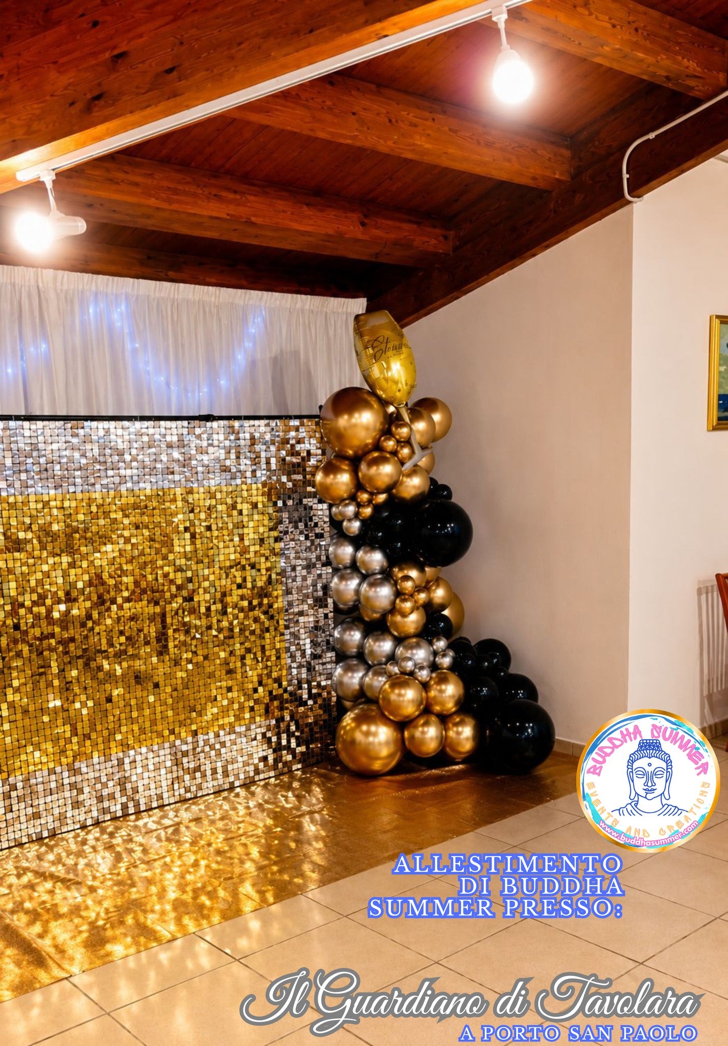Parete Glitterata + 1 Ghirlanda di Palloncini + Mezza Ghilanda di Palloncini + 3 Cilindri Scenografici