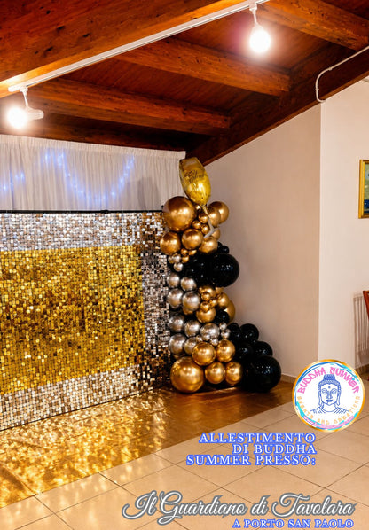 Parete Glitterata + 1 Ghirlanda di Palloncini + Mezza Ghilanda di Palloncini + 3 Cilindri Scenografici